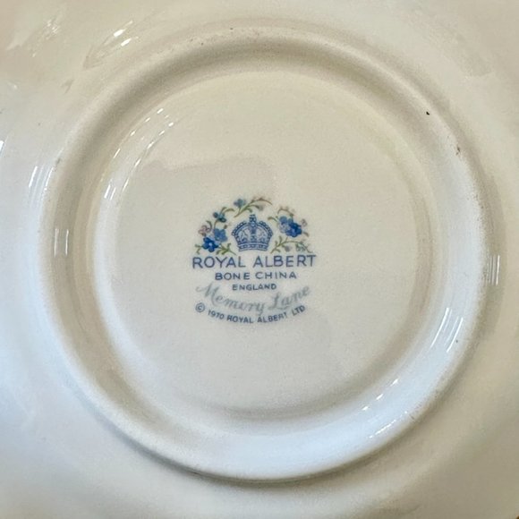 Vintage (1970s) Royal Albert Memory Lane Teacup and Saucer Set - Picture 7 of 7